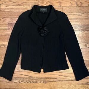 St. John Caviar  Textured Knit Black Short Jacket Flower Pin 1 Button Sz 8 USA